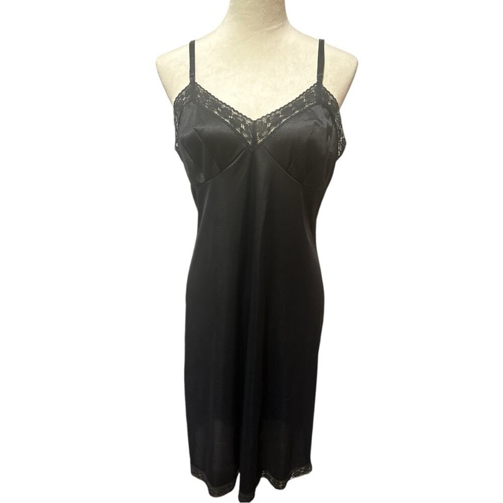 VANITY FAIR Vintage Lace Lined Slip Size 36